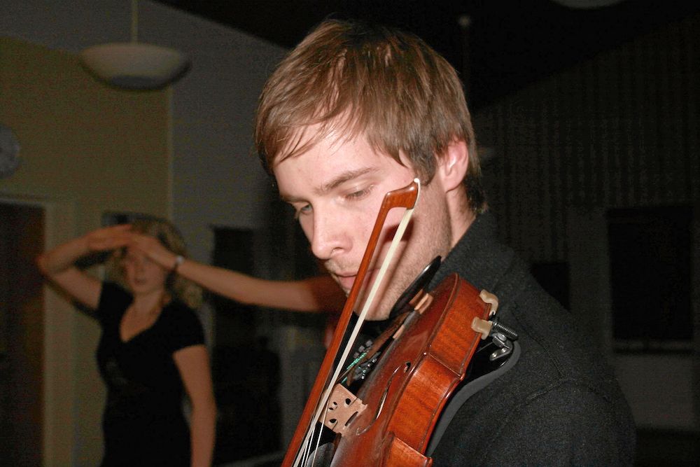 Kurser i folkmusik och folkdans attraherar gamla som unga deltagare i Malung. Foto Malungs folkhögskola.