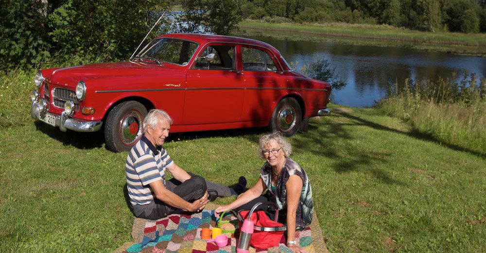 Vivianne och Torbjörn har tagit många, fina åkturer med den röda Amazonen under sitt långa liv tillsammans.