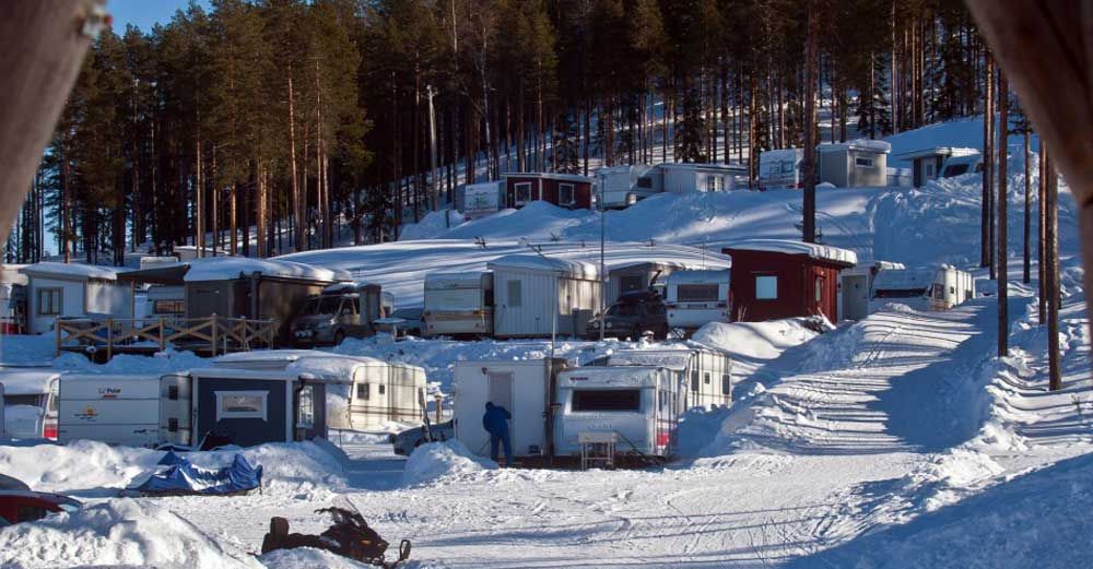 På vintern åker "stugan" upp till fjällen.