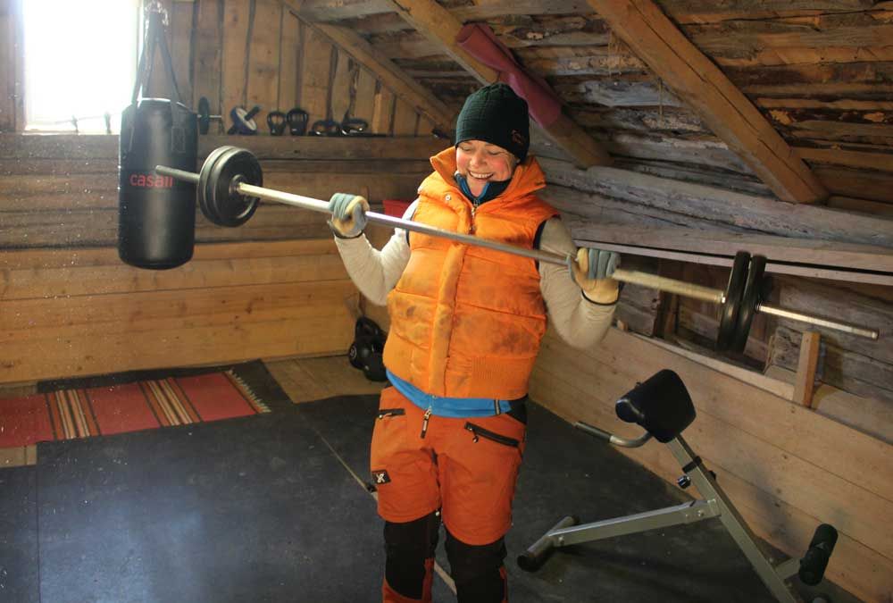 Ida har inrett ett egen gym i en bod på gården. Foto: Caroline Petersson
