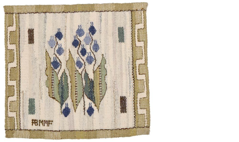 Vävnaden Blomlapp med signaturen AB MMF klubbades på auktion för 1 100 kronor. (Växjö Auktionskammare)