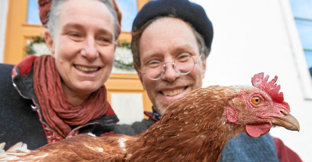 Bara ägg från egna höns, plus grönsaker från egna odlingar, ost, kött och mjölk från egna kor, grisar och lamm.