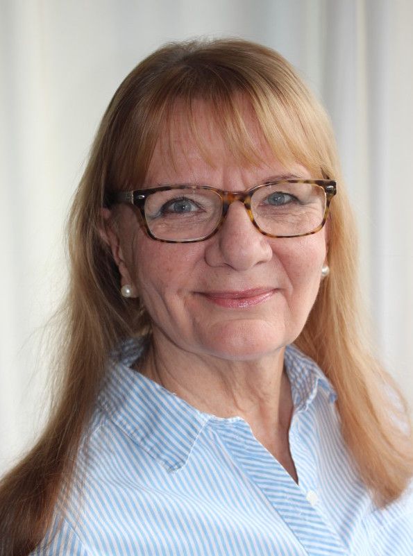 ”I sver hel tin. I tôttsi ä e sô behändit ô bra”, sa författaren Aino Trosell i en intervju i Stina Ivanssons Malungspodden. "Jag svär hela tiden. Jag tycker att det är så behändigt och bra". Foto: Sara Swartz.