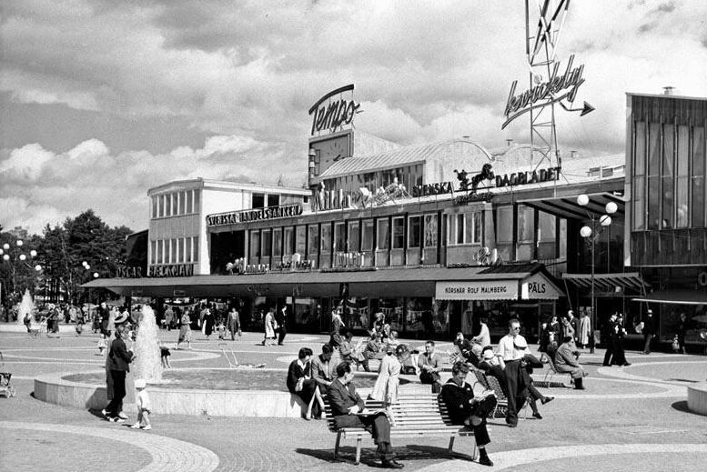 Arkivbild. Vällingby centrum år 1957.