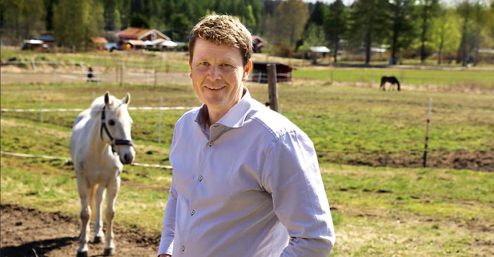 DRÖMLIVET. Här på hästgården lever Anders det liv han dagdrömde om ­tidigare, tillsammans med sin familj.