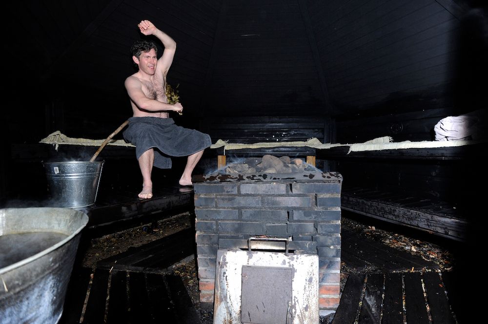 Rökbastun, en sotig och ursprunglig bastu-upplevelse.