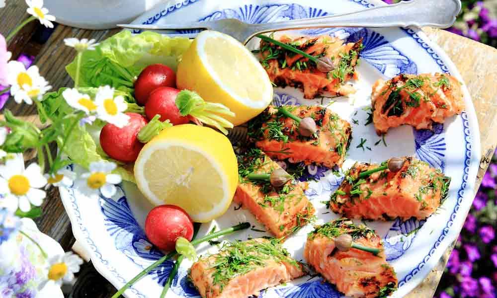 Snabbgravad lax med ljuvligt god skarpsås.