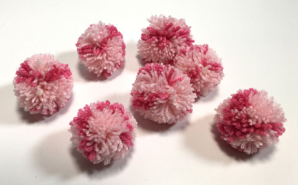 Färdig! Sju pompoms på en gång.