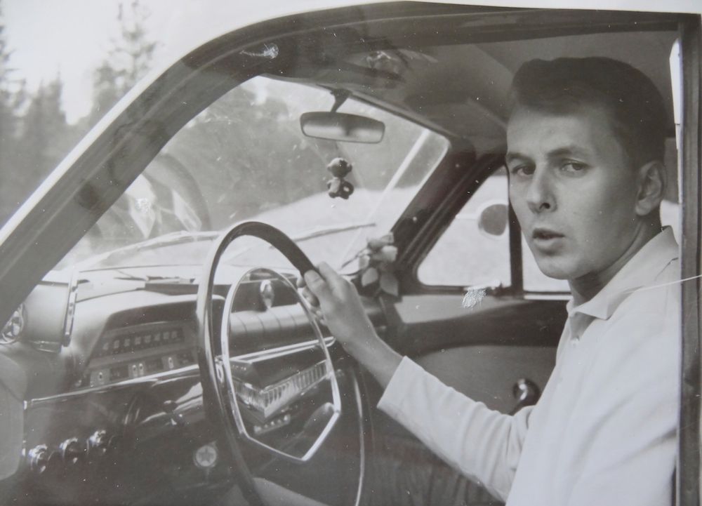 I det gamla fotoalbumet finns en bild när Torbjörn Norberg var 18 år och där hans Volvo Amazon var ny.