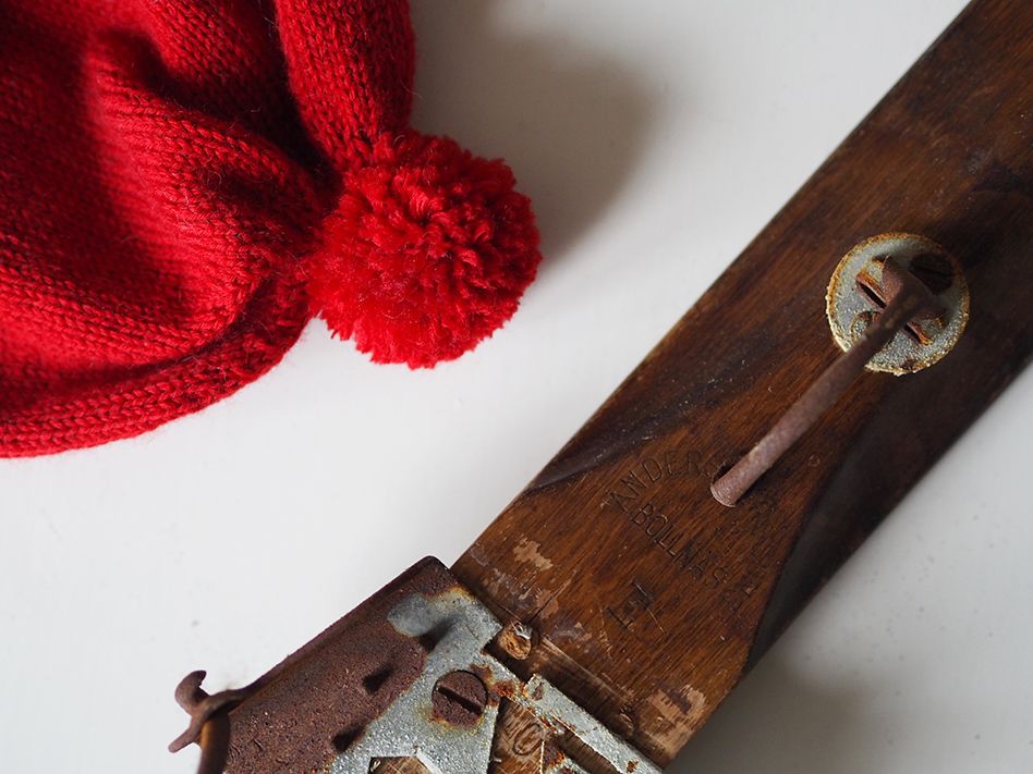 Självklart pryds Mora-Nissemössan av en tofs, precis som traditionen bjuder. Design och foto: Maja Karlsson