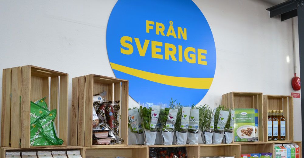 Nya märkningen Från Sverige finns på produkter med svenska råvaror i livsmedelsbutiker. Foto: Camilla Olsson.