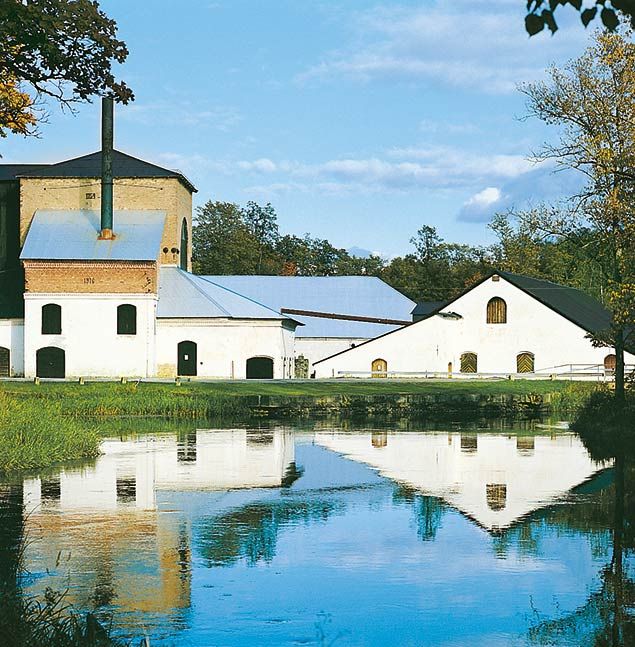 Industrialismens vagga i Sverige är vallonbruken. Här Strömsbergs bruk i Uppland. Foto: Vallonbruken i Uppland.