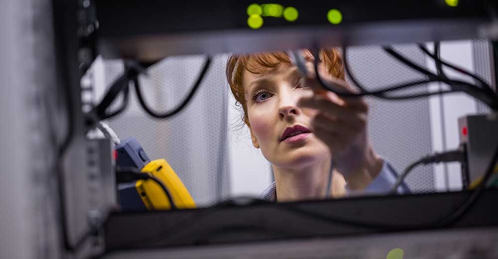 It-tekniker ska vara fortsatt eftertraktade på arbetsmarknaden. Ju högre utbildning, desto större är efterfrågan.