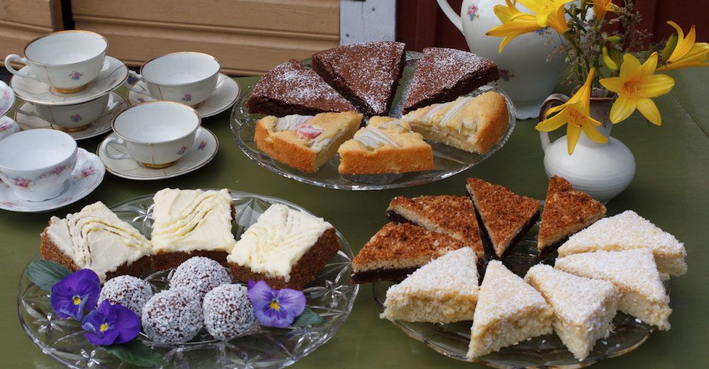 Hembakade godbitar på gårdens café.
