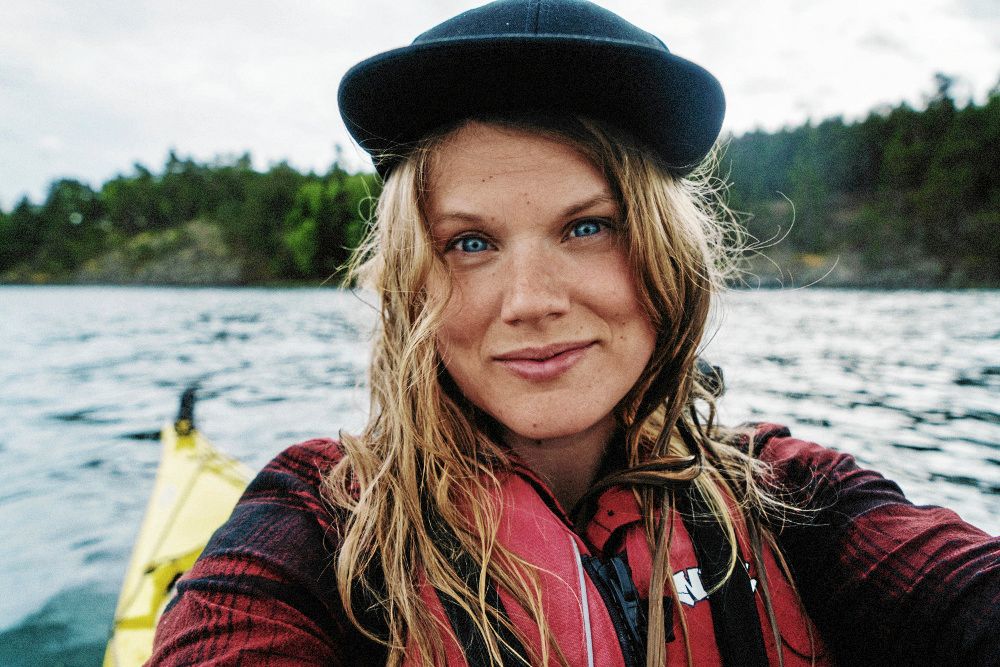 Linda Åkerberg finansierar sina vandringar genom sponsringar och frilansjobb i rollen som fotograf och skribent.