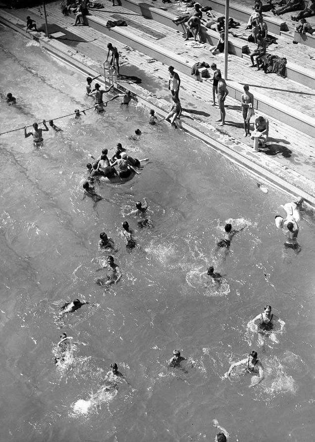 Lisebergsbadet var byggt som ett sommarbad men kunde även användas under höst och vår. Foto: Liseberg