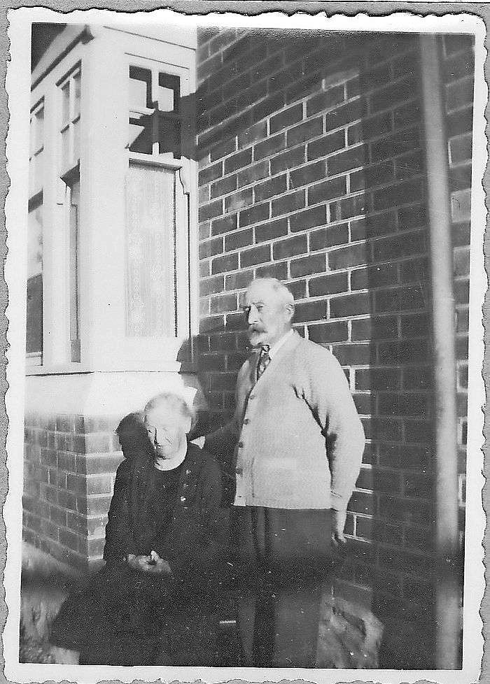Julius och Emma Jane på äldre dar. Bilden togs 1942 och Emma dog två år senare och Julius 1948.