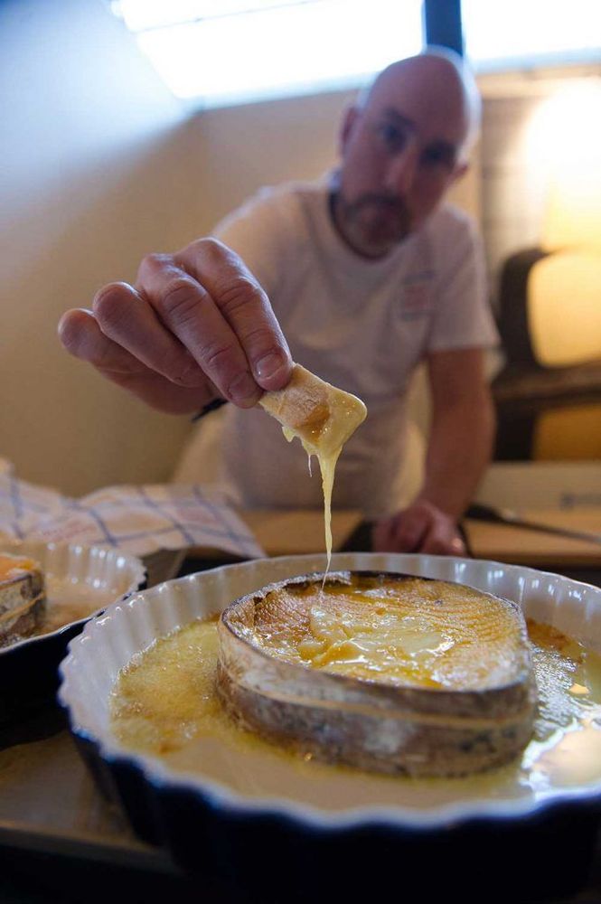 Granbarksost från Jürss mejeri blev en succé på Ostfestivalen. Foto: John Guthed.