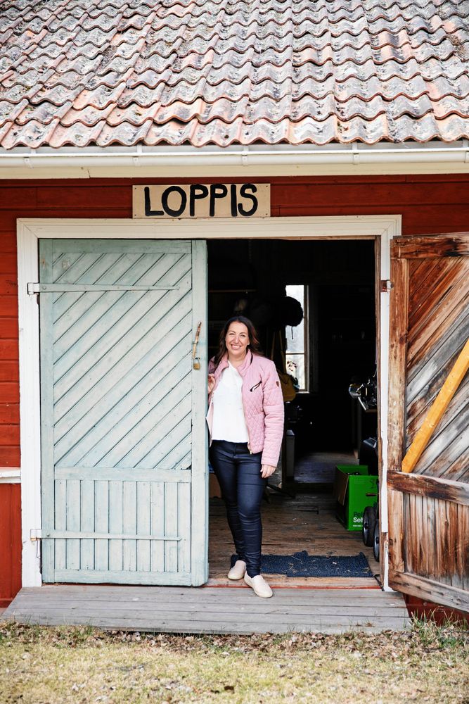 I uthuset ordnar Tove loppis på somrarna.