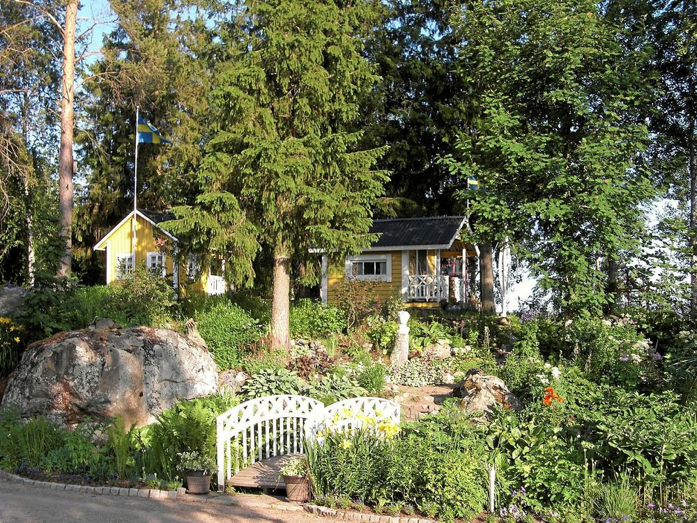 En del av Lilla Maderia med rabatter i etager på den steniga kullen.
