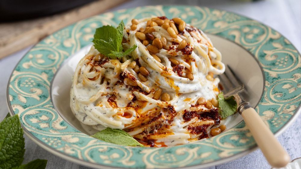 Makaron bi laban – krämig pasta med yoghurtsås