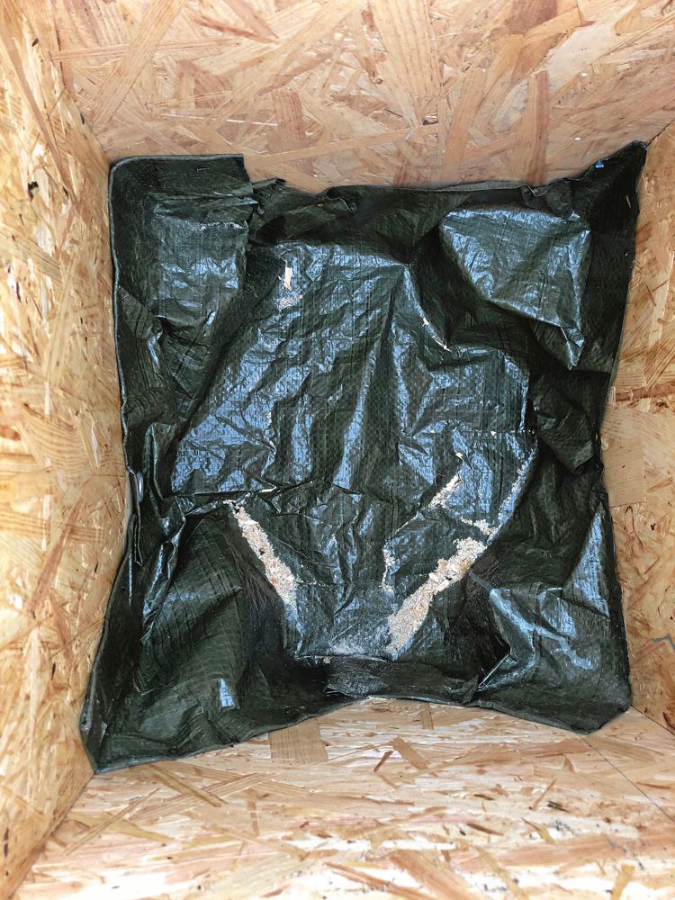 Duken går cirka en decimeter upp på insidan.