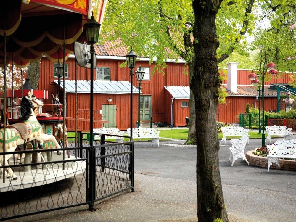 Bellmanshuset vid Gröna Lund. Värdshuset Gröna lunden förmodas ha legat i Mjölnargården och inte i Bellmanshuset vilket mytbildning kring byggnaden har gjort gällande sedan 1800-talet.
