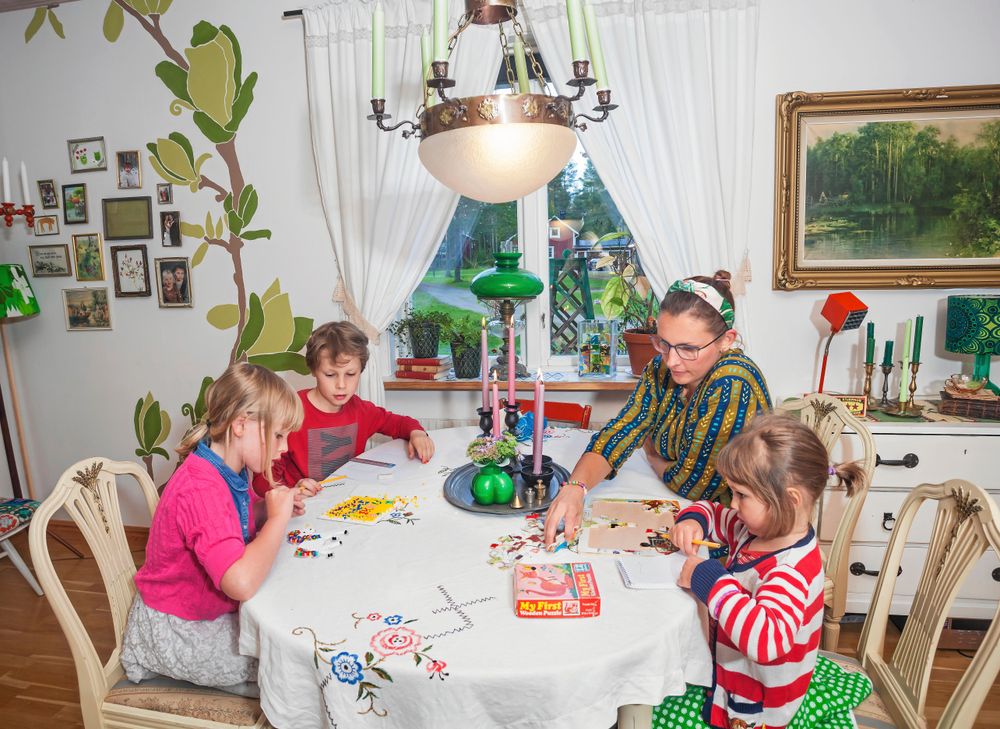 Petra älskar att ha tid för lek och pyssel med sina tre barn, Sigrid, Emylinda och Elias.