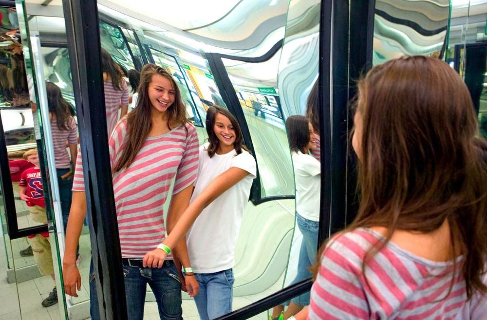 Speglarna i Kristallsalongen har roat Lisebergs besökare sedan 1962. Foto: Stefan Karlberg/Liseberg