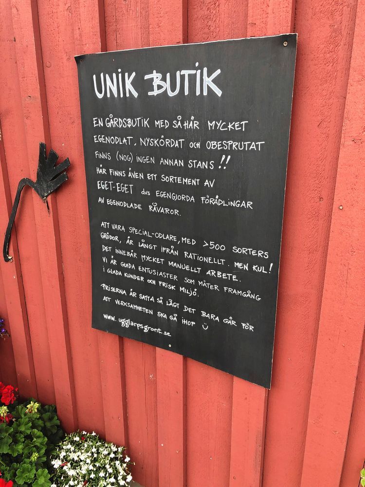 Skylt på Ugglarps grönt.