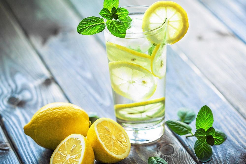 Drick ett glas citronvatten, din kropp kommer älska dig!