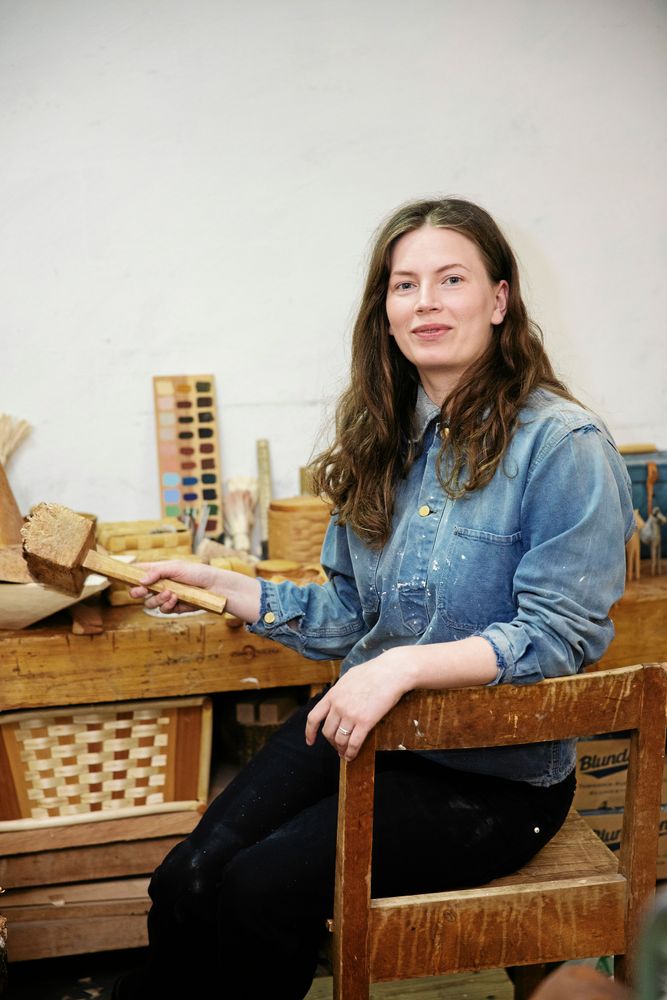 Kristins favorit är fint sliten. Den blå bussarongen räddades ur pappa Sven-Olofs skräplåda, den där han la sånt som skulle bli oljetrasor sedan.