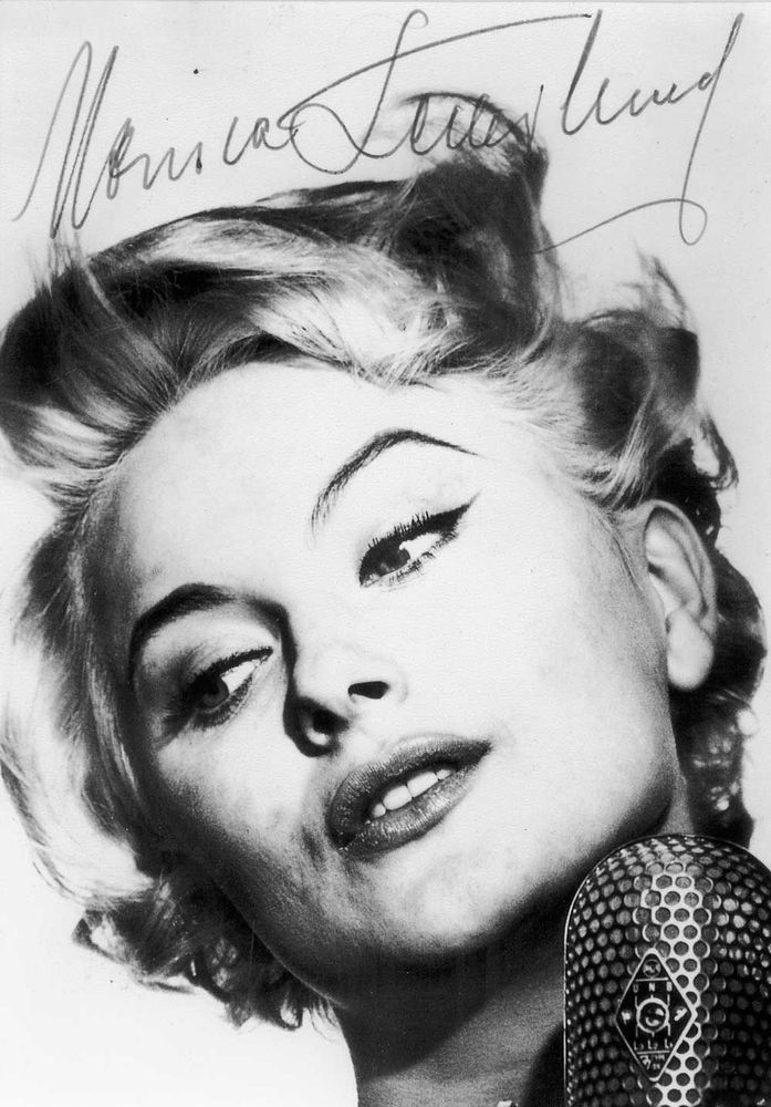 Monica Zetterlunds första idolkort med originalautograf från slutet av 1950-talet.