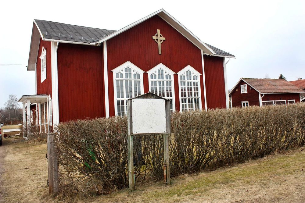 Anslagstavlan ut mot gatan står kvar.