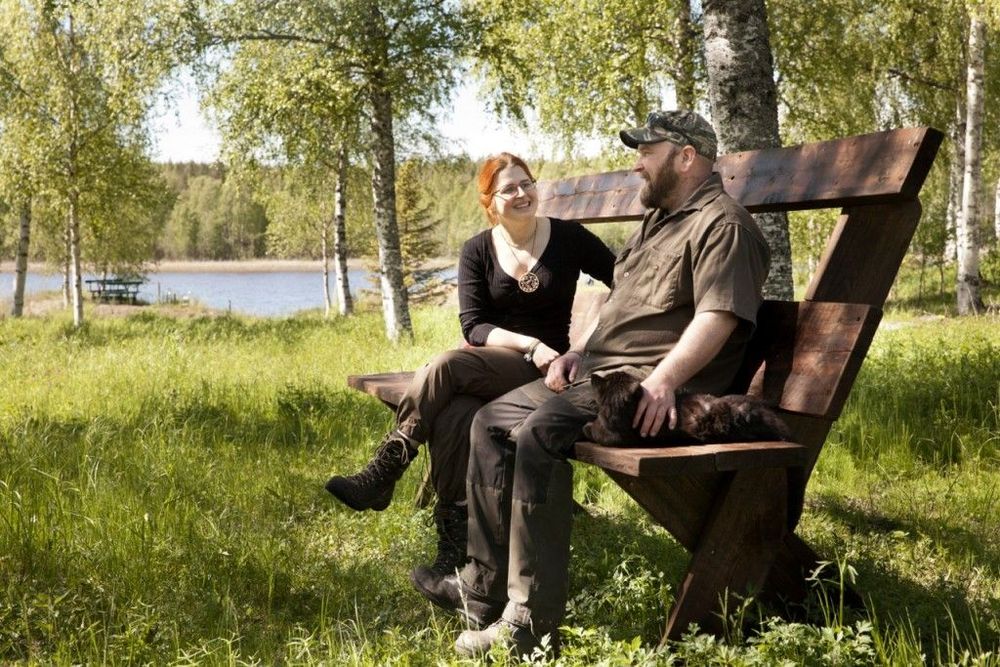 Elin är Andreas kusindotter som också bor och jobbar med återbruk och självhushållning på Framtidsgården.