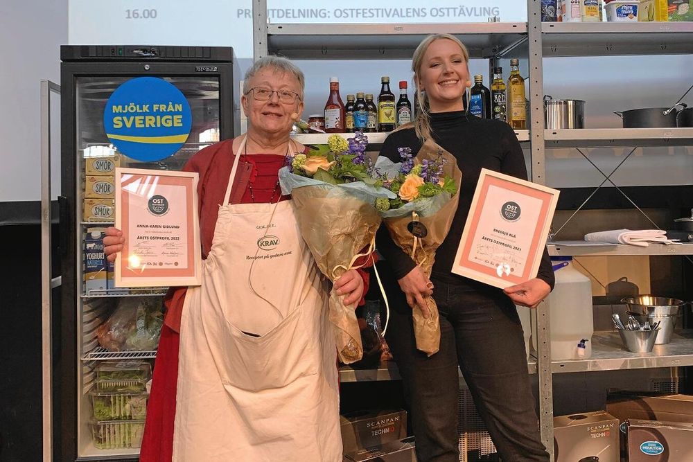 Sara Staffare från Bredsjö Mjölkfår och Anna-Karin Gidlund från Gide get fick båda ta emot pris som Årets ostprofil. Värdiga vinnare båda två där Sara Staffare tog emot priset också för sina föräldrars insatser för den svenska osten.
