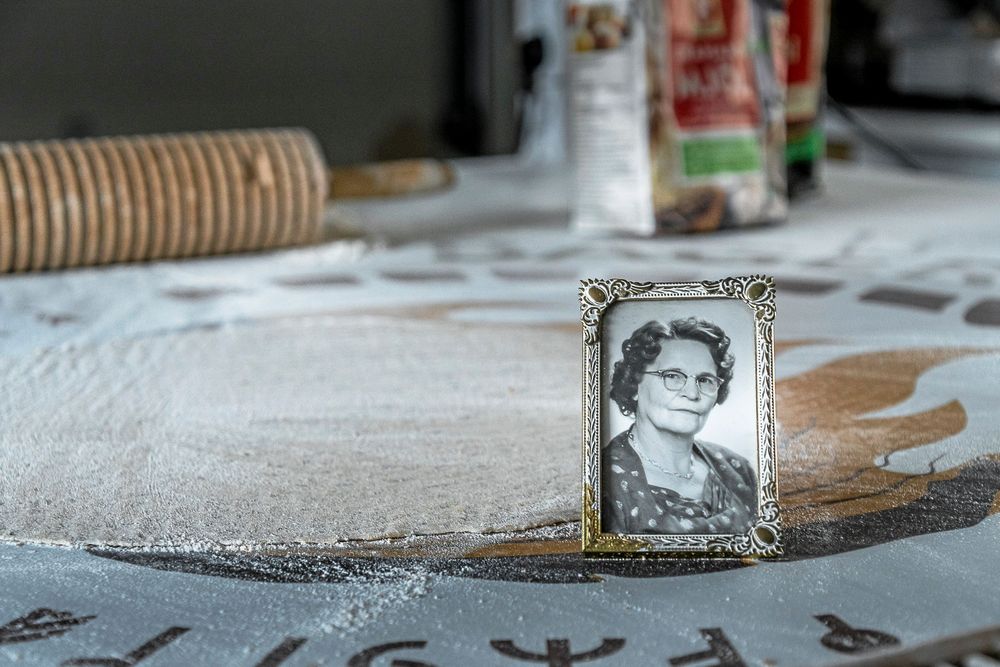 Annikas farmor Lagda Vikström lärde henne baka och minnet finns med i bageriet.