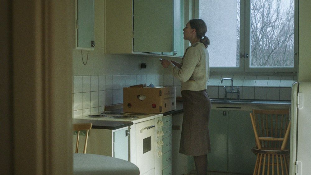 Margareta "Maggan" Nilsson flyttar in i en typisk folkhemslägenhet i Vällingby.