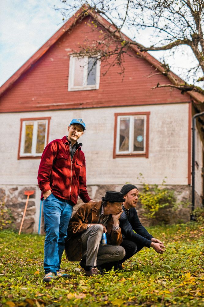 Poddare som renoverar ödehus: Simon "chippen" Simonsson, Kristoffer "Kringlan" Svensson och Joel Lindén.
