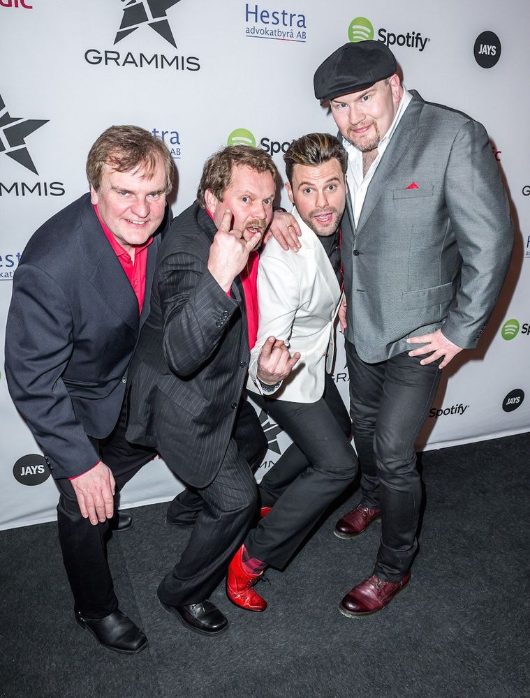Gänget i dansbandet Larz-Kristerz från Älvdalen har tillägnat sin version av låten "You raise me up" till prinsessan Sofia. Den sjungs på älvdalska och heter "Du raiter up mig". Foto: IBL