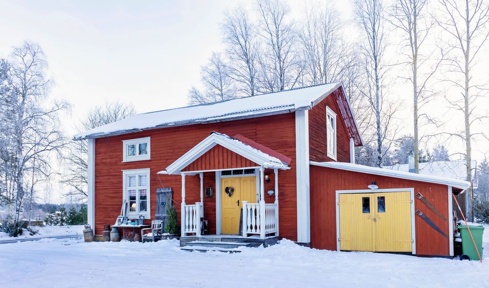 På gården finns ett annat hus som familjen har använt som sommarhus.