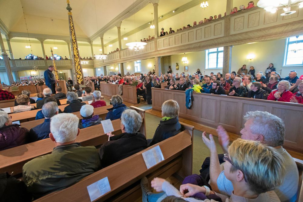 Tomas Karlsson var den som fick den längsta och varmaste applåden.