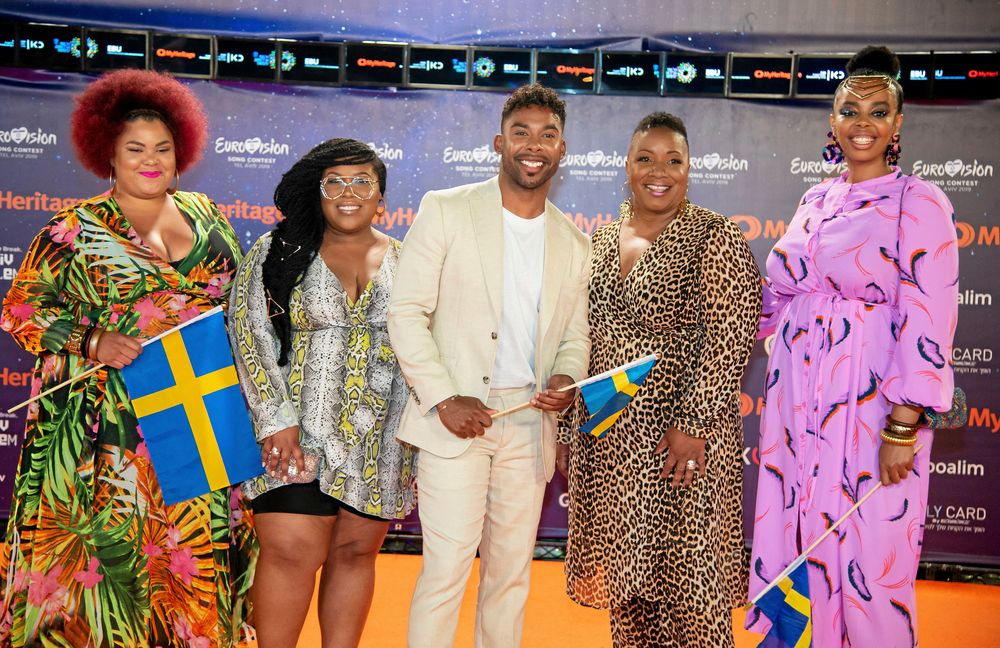 Sveriges Eurovisonteam. John Lundvik med sin kör, gospelgruppen , som består av Loulou Lamotte, Paris Renita, Ashley Haynes, och Dinah Yonas Manna.