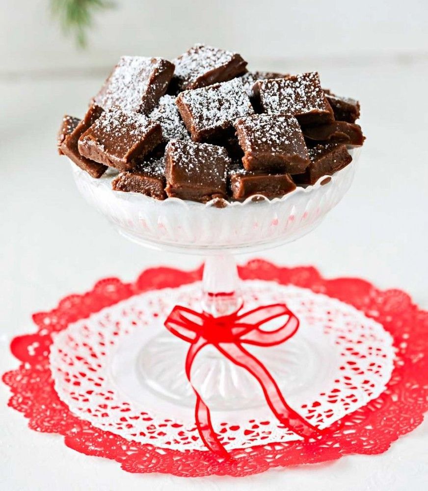 Nutellafudge i skål med fot.