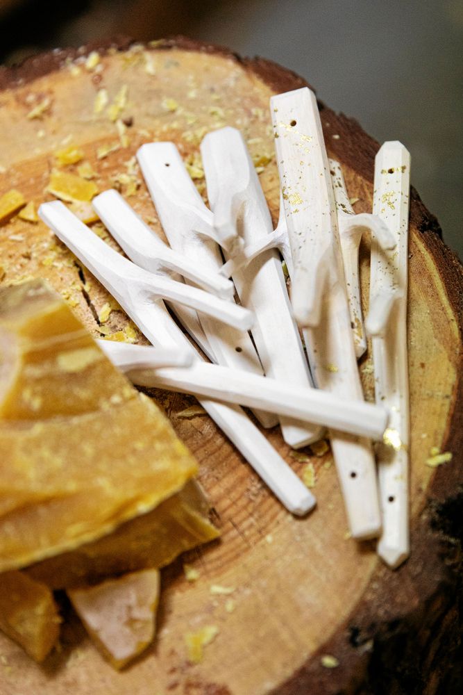 Det är lite som att slöklottra. De små grenkrokarna gör sig nästan själva.