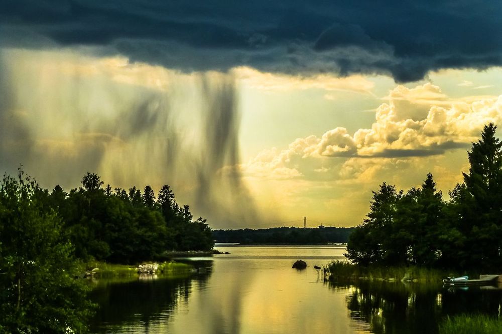 Grundvattennivåerna ligger långt under de normala för årstiden i stora delar av landet. Det regn som kommit räcker inte för att fylla upp vattenmagasinen.