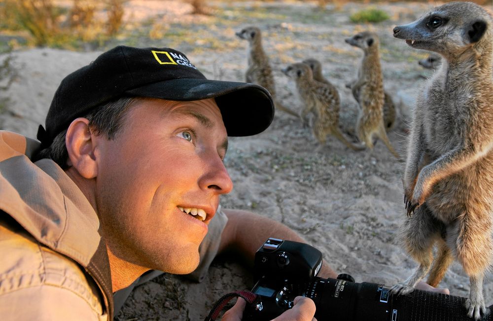 Mattias har lärt sig hur man ska uppträda för att kunna komma nära de vilda djuren.