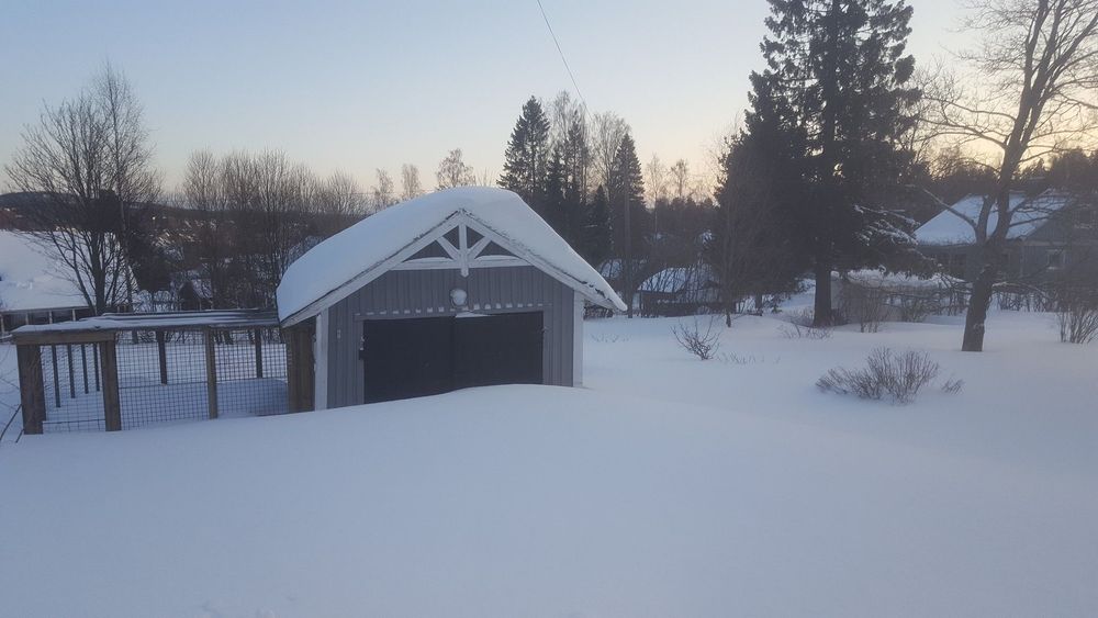 Bild från Domsjö, Ångermanland. Där rapporteras det om 100 centimeter snö.
