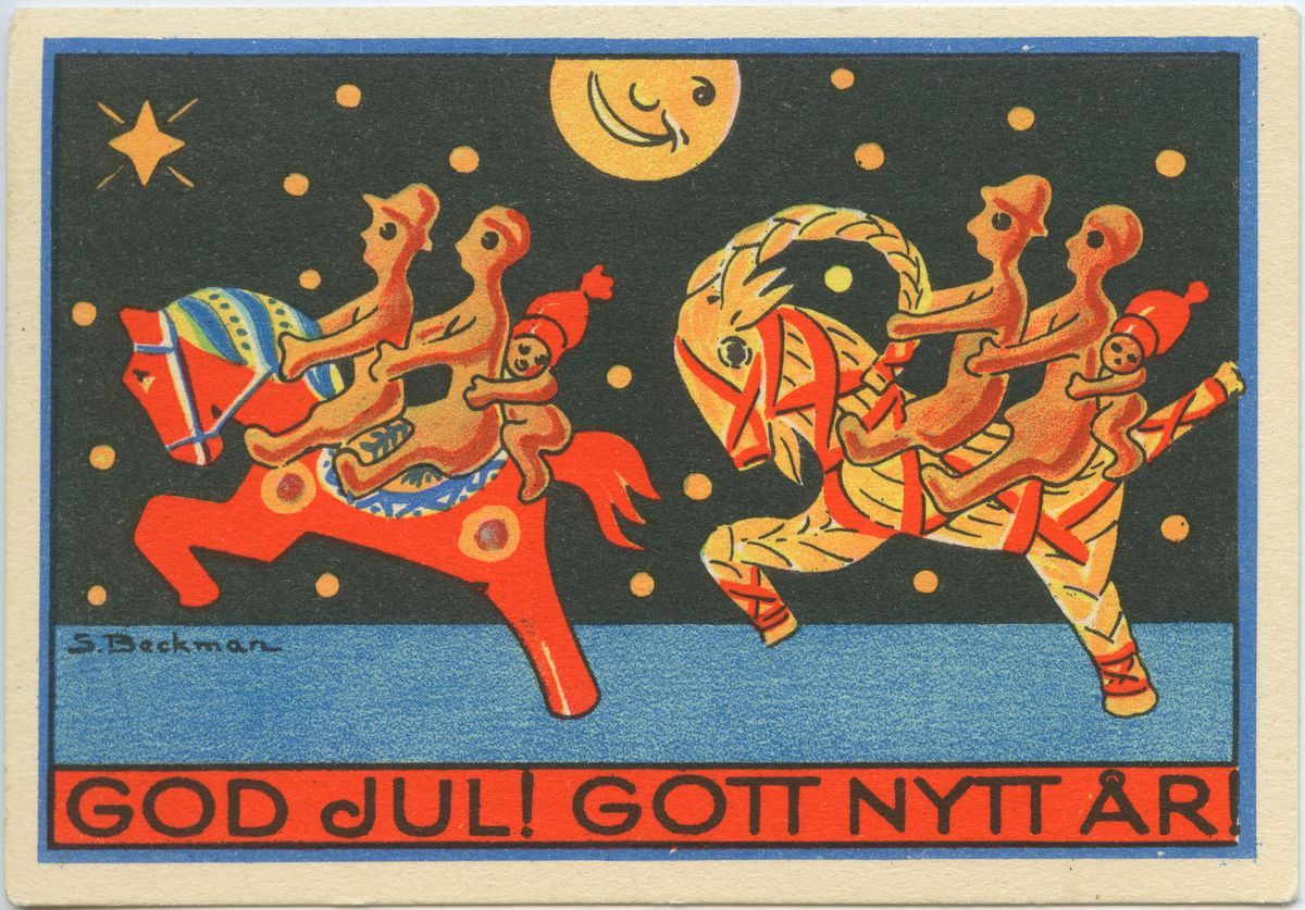 Vintage julkort med tomtar på dalahäst och julbock mot blå bakgrund, God Jul-text längst ned