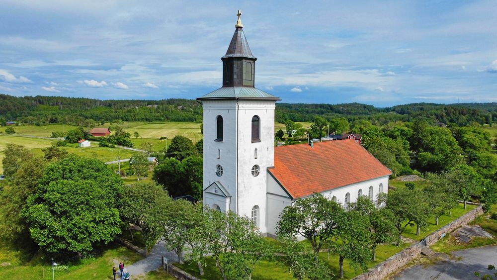 Tossene kyrka.